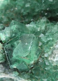Minerais Fluorescentes: Quando as Pedras Brilham no Escuro fluorite brute 030 Minerais Fluorescentes: Quando as Pedras Brilham no Escuro fluorite brute 030