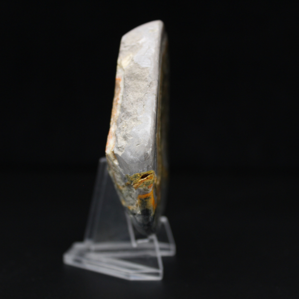 Ornamento de abelha em jaspe polido, Indonésia, raro.