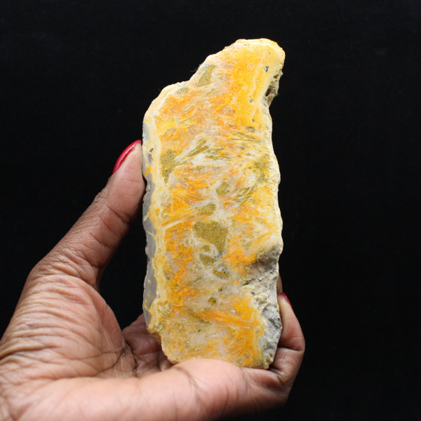 Espécime polido de jaspe vulcânico Bumblebee