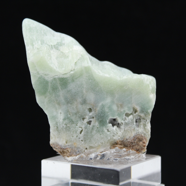 Fatia de aragonita verde para coleção de minerais