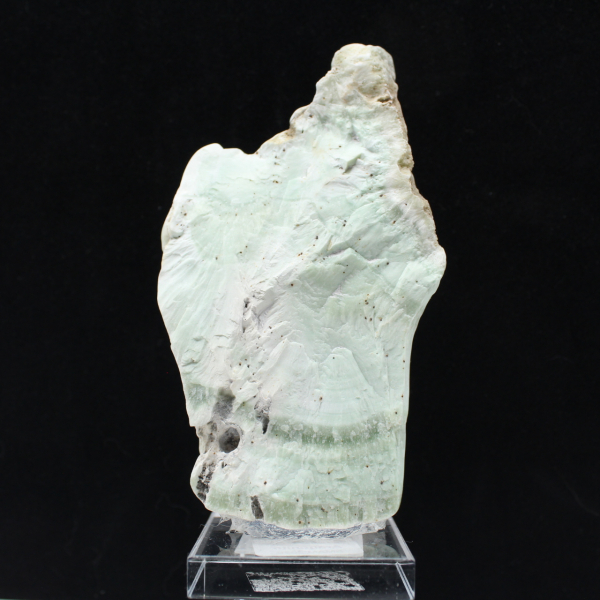 Fatia autêntica e polida de pedra de aragonita verde