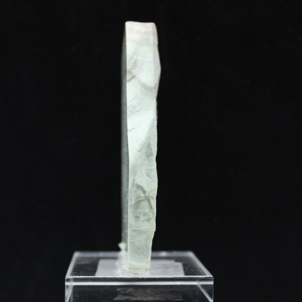 Fatia polida de aragonita verde mineral bruto de qualidade