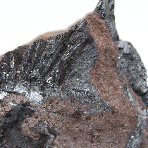 Cristais de pirolusita sobre matriz, espécime estético