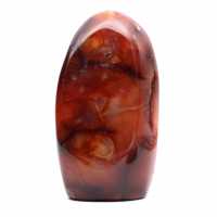 Pequeno espécime de cornalina polida - mineral autêntico de Madagascar para coleção e decoração