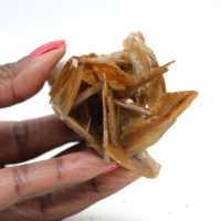 Pequenos cristais decorativos de barita provenientes de Marrocos.