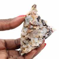 Cristal de fluorita sobre matriz: mineral verde do Marrocos Cristal de fluorita sobre matriz: mineral verde do Marrocos