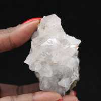 Pequena rocha de quartzo e goethita, cristais de Marrocos