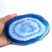 Fatia de ágata azul polida para decoração mineral.