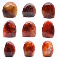 Pequena peça de cornalina polida - espécime mineral decorativo (Madagascar) Pequena peça de cornalina polida - espécime mineral decorativo (Madagascar)