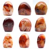 Pequena peça de cornalina polida - espécime mineral decorativo (Madagascar)