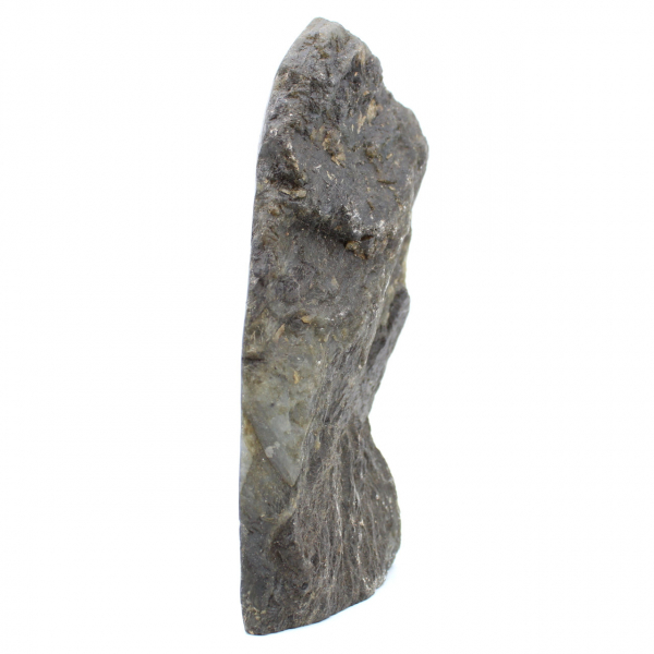 Pedra de labradorita de forma livre com uma face polida