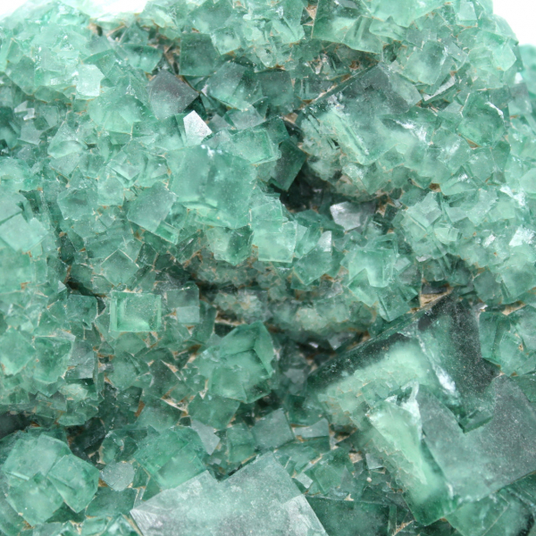 Fluorita cristalizada em um cubo de quase 4 quilos
