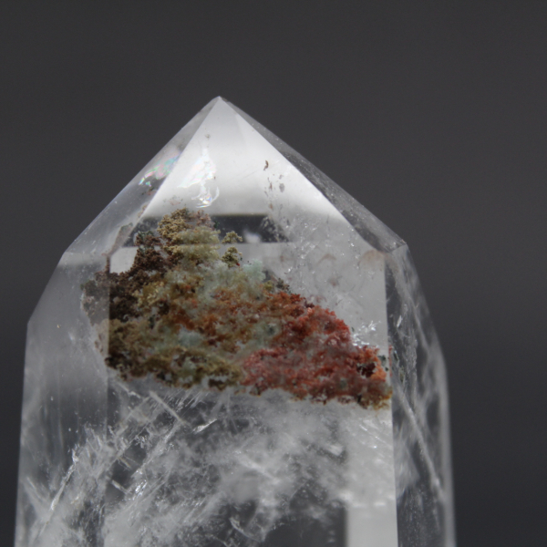 Prisma de cristal de rocha com inclusão