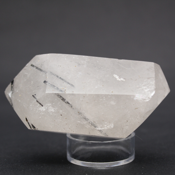 Cristal amargo com inclusão de cristais de turmalina