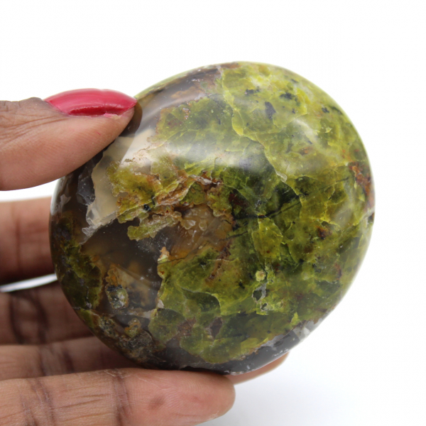 Galet en roche d'opale verte