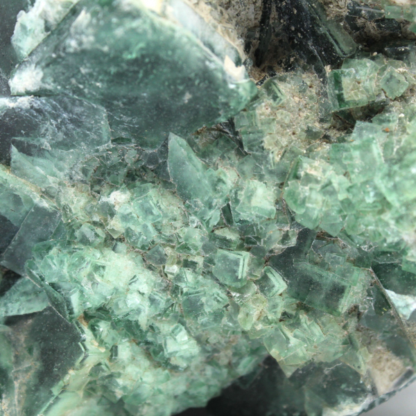 Fluorita natural cristalizada em cubo
