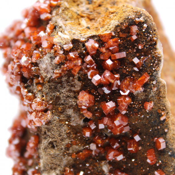 Cristais naturais de vanadinite