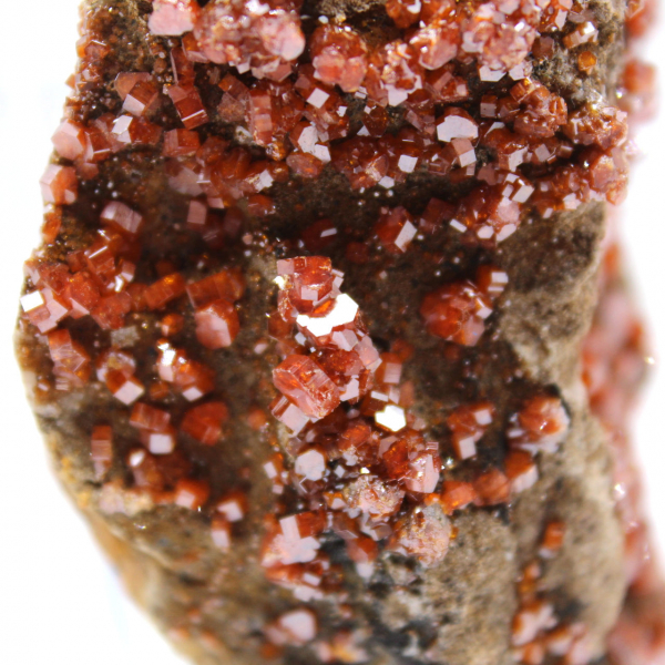 Cristais naturais de vanadinite