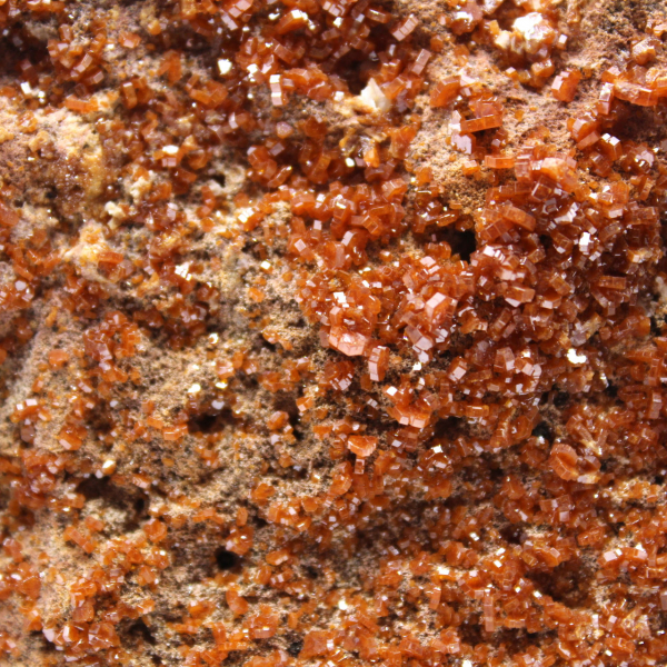 Cristalização de vanadinite natural