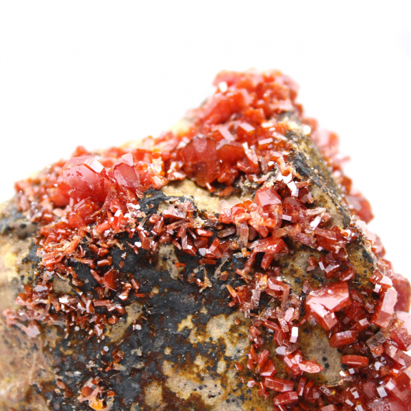 Cristais de vanadinite em ganga