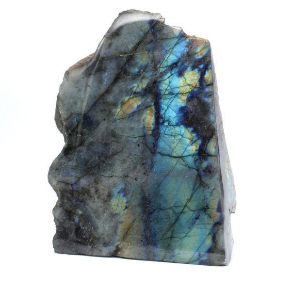 Pedra natural de labradorite com um lado polido