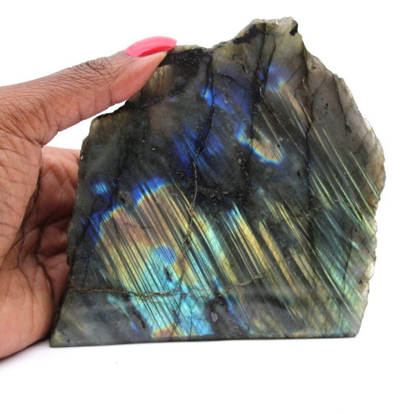 Labradorite polida de um lado de Madagáscar