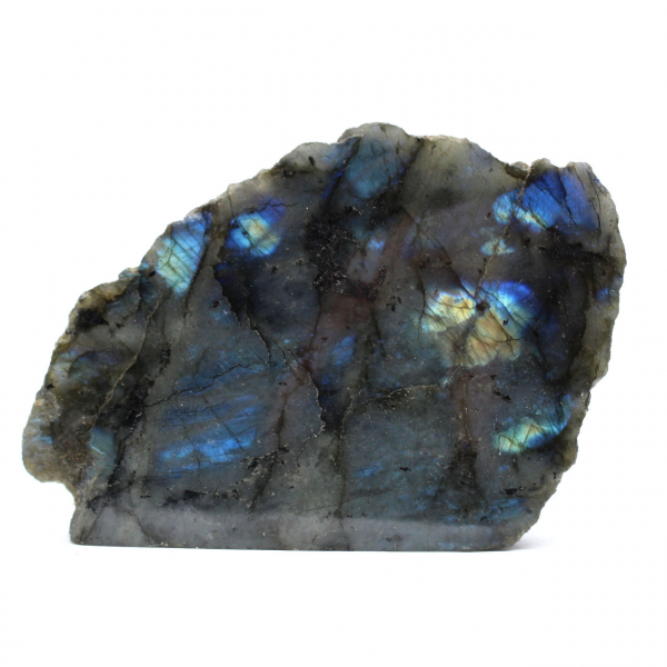 Labradorite ornamental com um lado polido