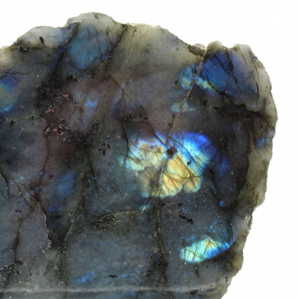 Labradorite ornamental com um lado polido