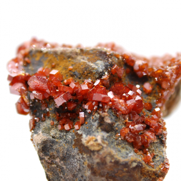 Cristalização de vanadinite natural