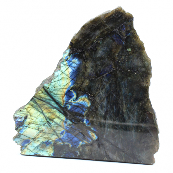 Labradorite natural polida de um lado