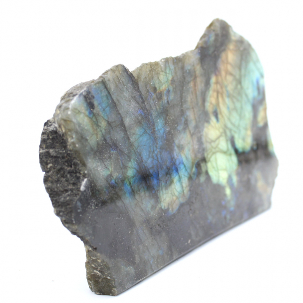 Labradorite ornamental polida de um lado