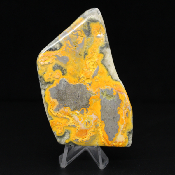 Ornamento polido de jaspe abelha, peça única da Indonésia.