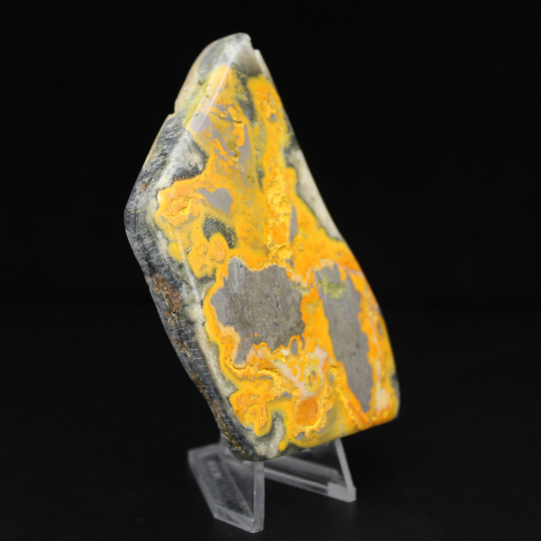 Ornamento polido de jaspe abelha, peça única da Indonésia.