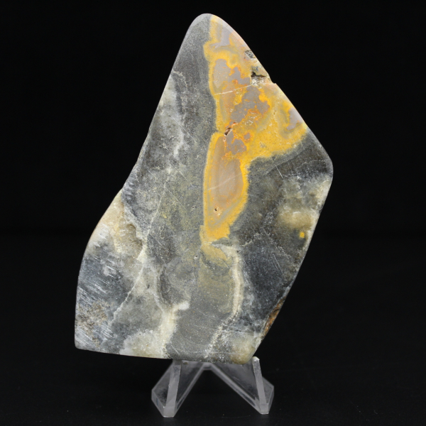 Ornamento polido de jaspe abelha, peça única da Indonésia.