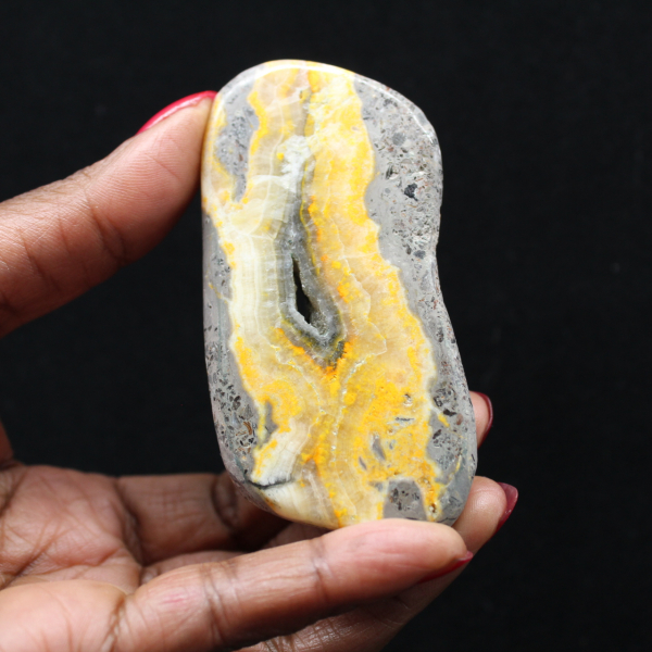 Pequena decoração de abelha em jaspe