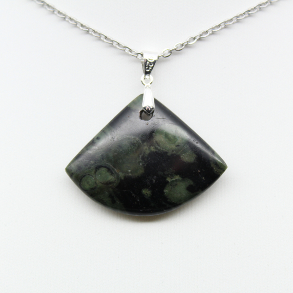 Pingente Kambamba Jasper em formato de leque