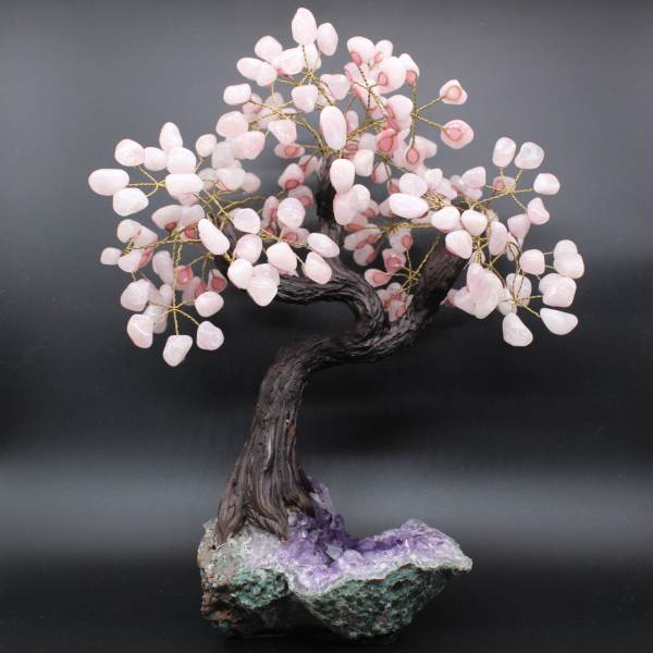 Árvore mineral com base de ametista e folhas de quartzo rosa