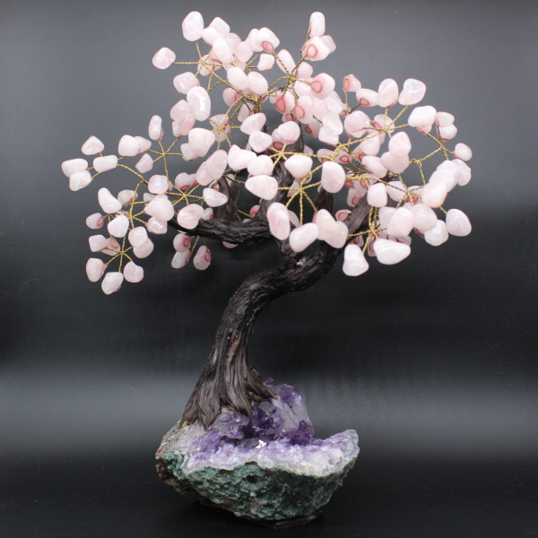 Árvore mineral com base de ametista e folhas de quartzo rosa