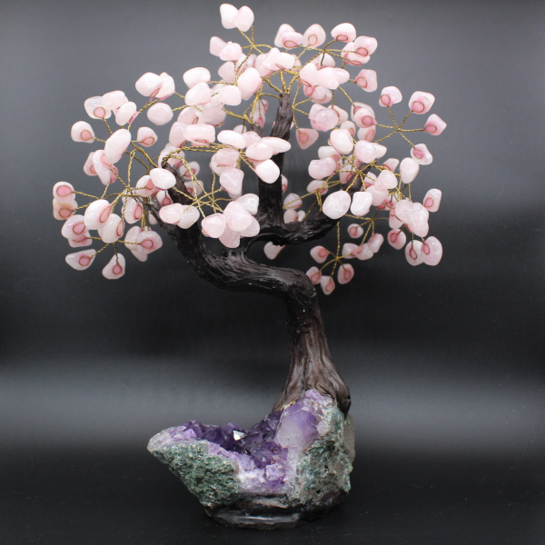 Árvore mineral com base de ametista e folhas de quartzo rosa