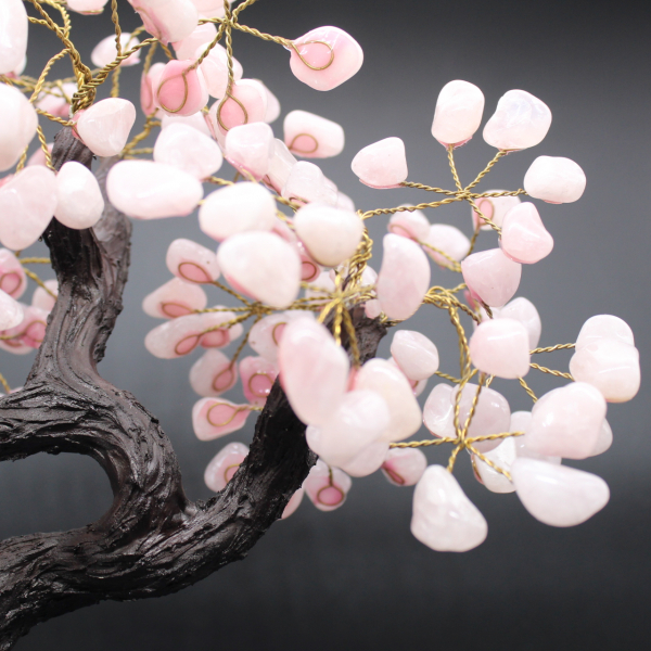 Árvore mineral com base de ametista e folhas de quartzo rosa