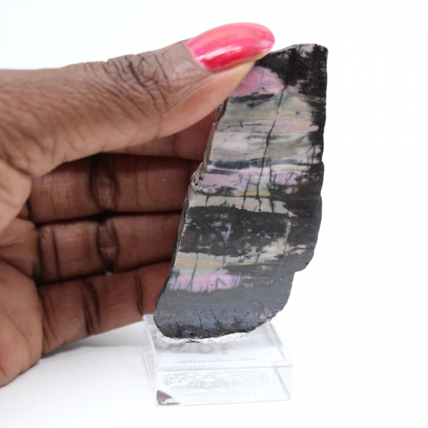 Fatia de rodonita natural ideal para decoração