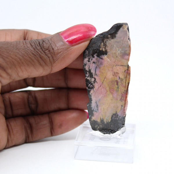 Fatia de rodonita para uso decorativo