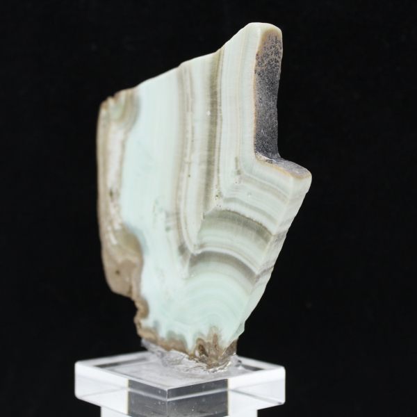Fatia de aragonita verde para coleção de minerais