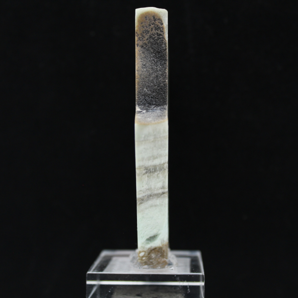 Fatia de aragonita verde para coleção de minerais