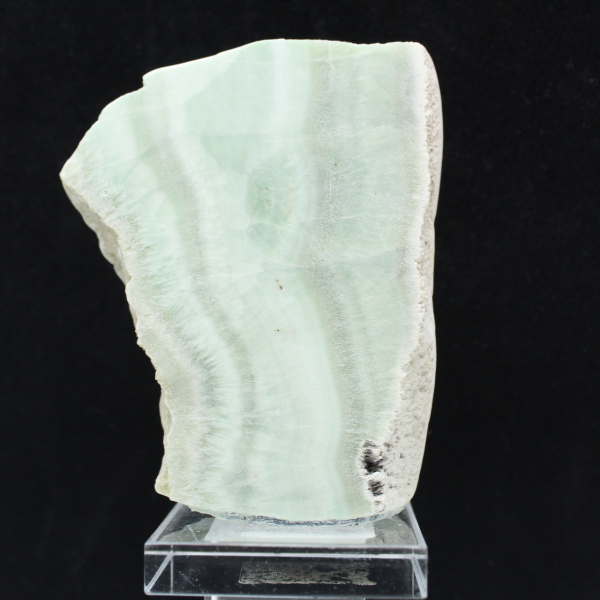 Fatia autêntica e polida de pedra de aragonita verde