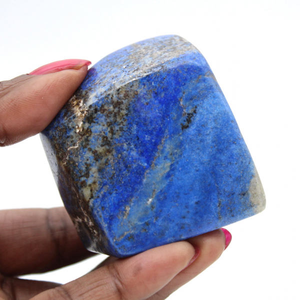 Pedra Lápis-lazúli polida com inclusões naturais