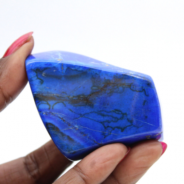 Lápis-lazúli polido em formato pequeno para coleção.