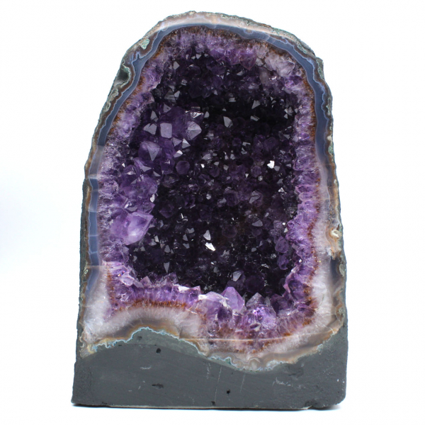 Grande geodo de ametista do Brasil para decoração interior e coleção