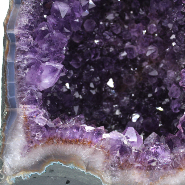 Grande geodo de ametista do Brasil para decoração interior e coleção