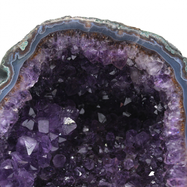 Grande geodo de ametista do Brasil para decoração interior e coleção